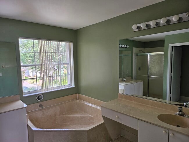 Master Bath - 15746 SW 20th St