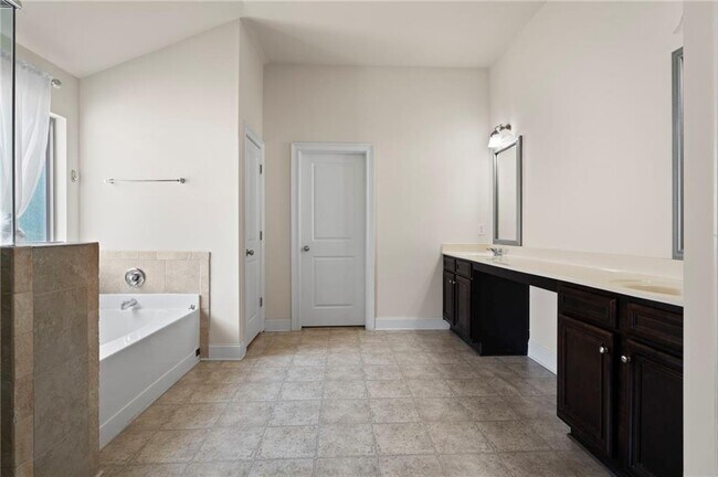 Building Photo - 165 Regency Pl