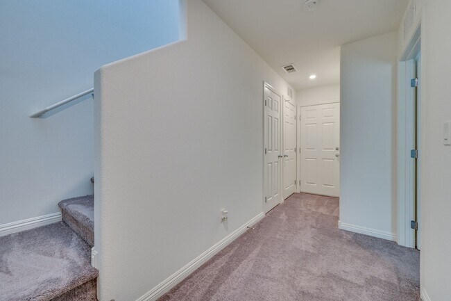 Building Photo - SE!!  Gated!! Community Pool!! Clubhouse!! Fitness Center!! Up Graded Appliances!!! 2 Car Garage!!