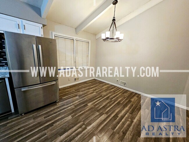 Building Photo - Open 3 Bed 2 Bath Home KCMO!!-Available NOW!!