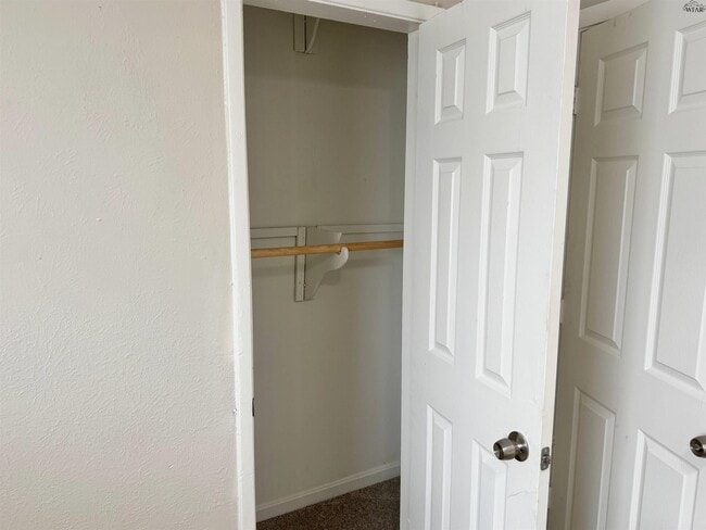 Building Photo - 2813 Roanoke Dr