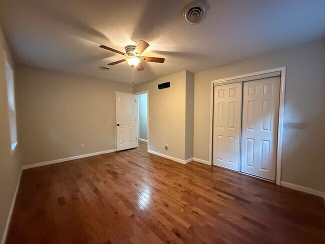 Building Photo - 32 Brown Ln