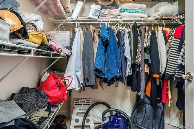 Building Photo - 297 W Post Rd