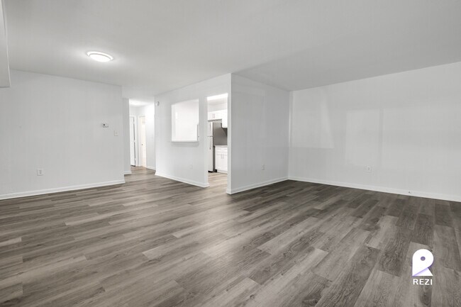 Building Photo - 6421 Hil-Mar Dr