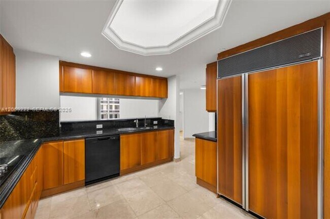 Building Photo - 9559 Collins Ave
