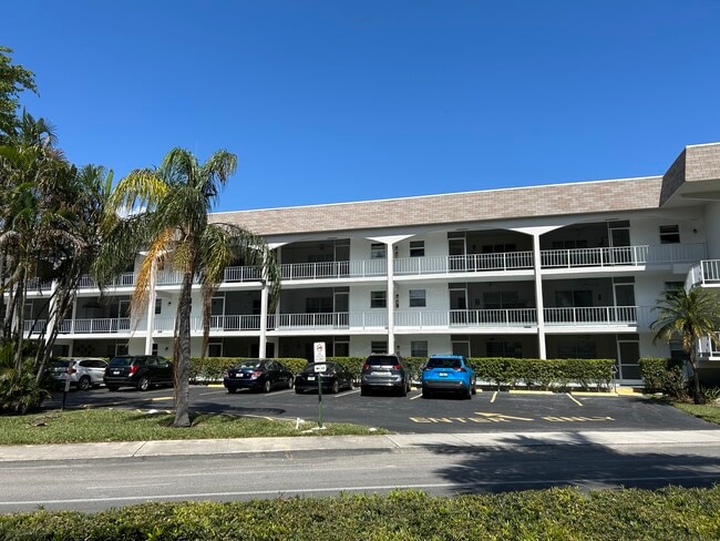 Building Photo - 501 Blue Heron Dr