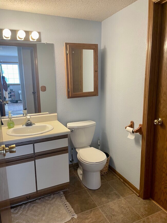 Building Photo - 185 Heather Ln