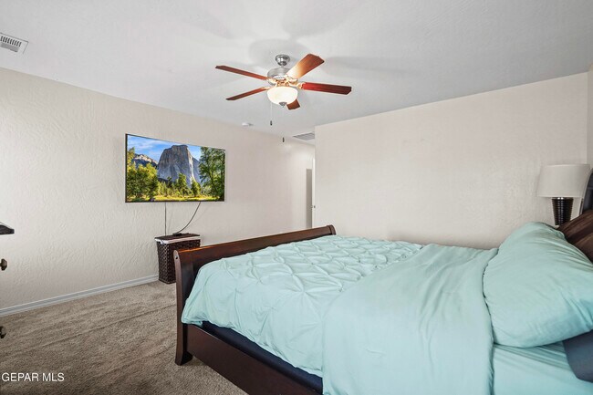 Building Photo - 212 S Manzanita Dr