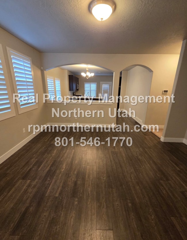 Building Photo - 3 Bedroom 2 Bath Home Available in Clearfield