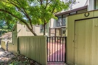 Building Photo - 7 Belaire Way
