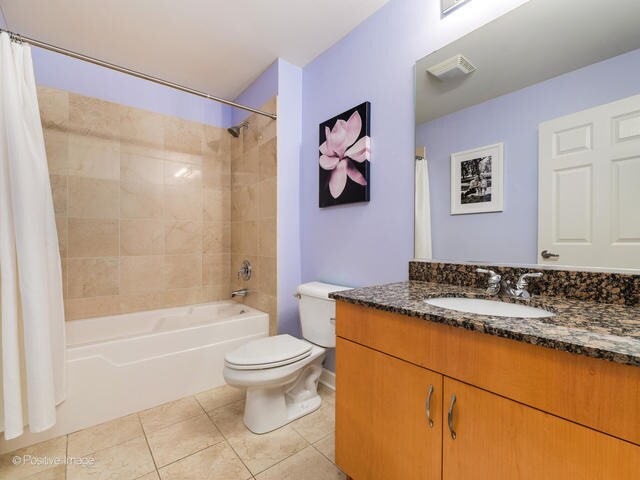 Building Photo - 3125 W Fullerton Ave