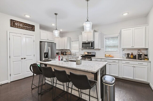 Building Photo - Stunning & Spacious Downtown Kennesaw Townhome 3 Bed 3.5 Bath w/2 Car Garage!