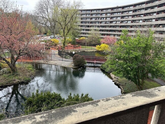 Building Photo - 200 Swanton St