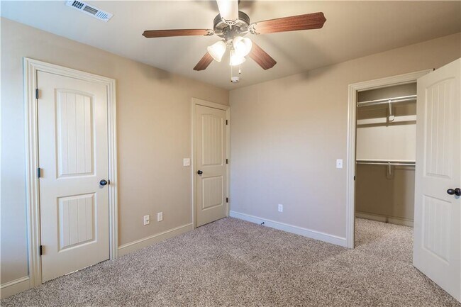 Building Photo - 5702 S 66th St