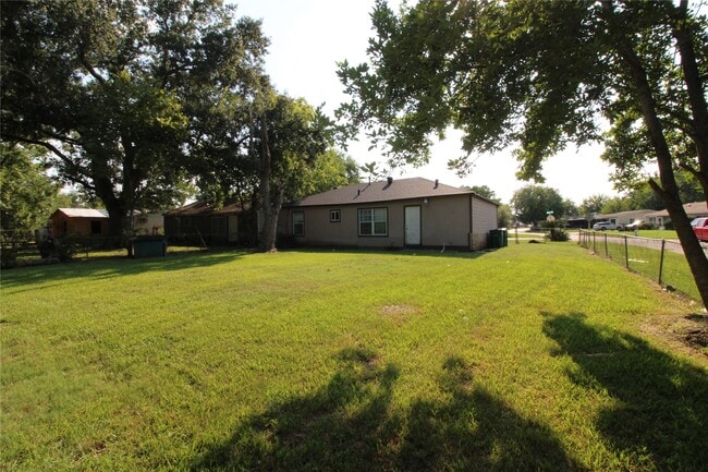 Building Photo - 10601 Murr Way