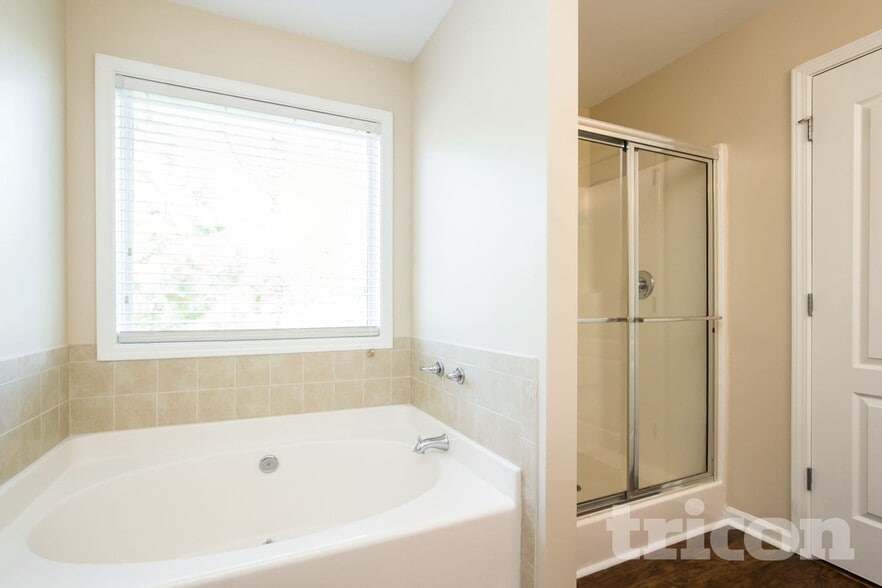 Building Photo - 1570 Lily Valley Dr