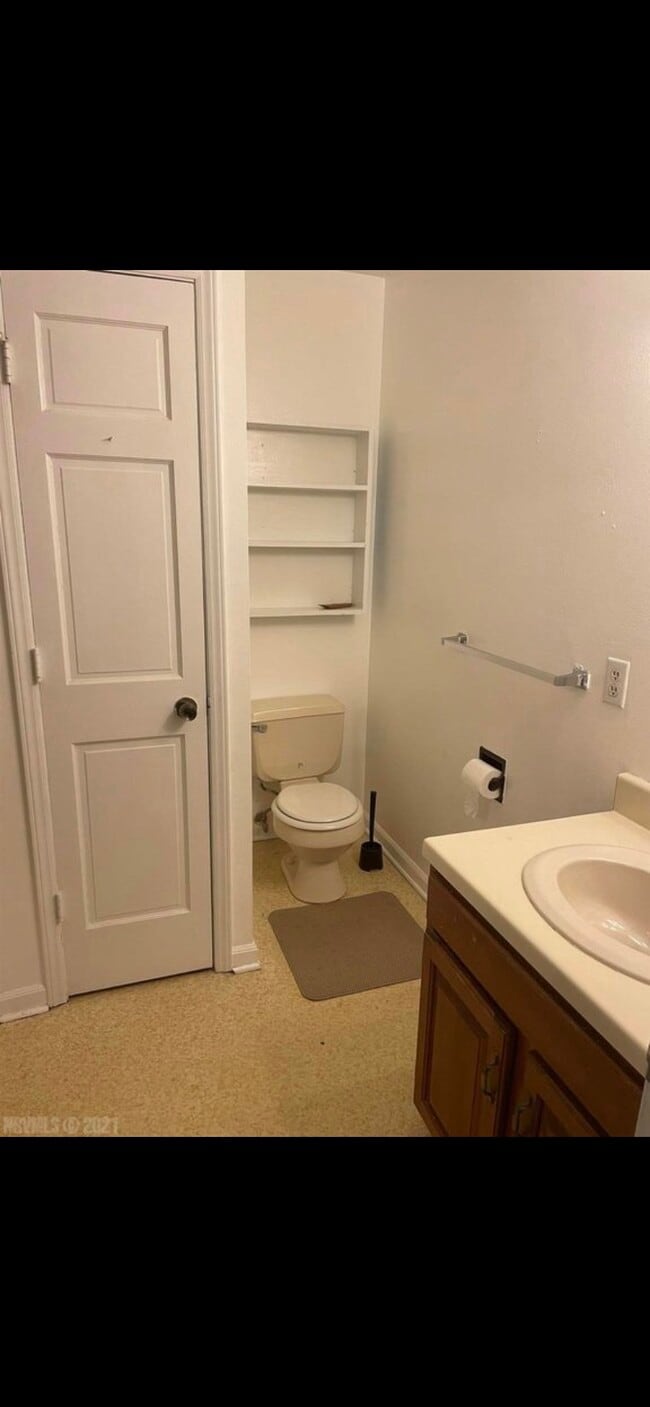 Building Photo - 419 New Kent Rd