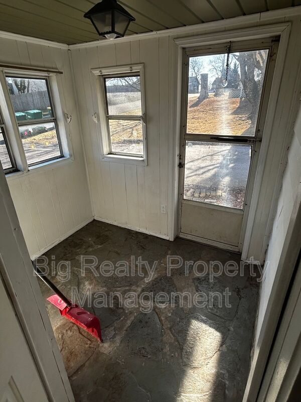 Building Photo - 10 Boraten Rd