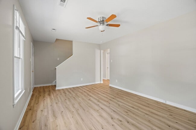 Building Photo - Completely Renovated 4 Bedroom/2 Bath Property off of Staples Mill Rd.! ****Available Beginning o...