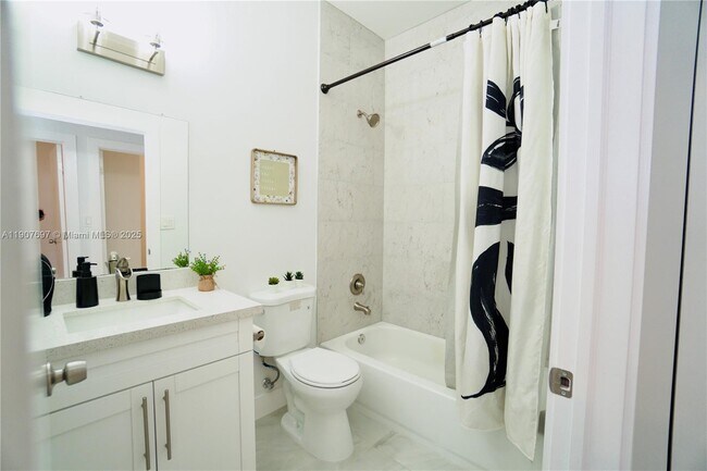 Building Photo - 1505 SW 27th Ct