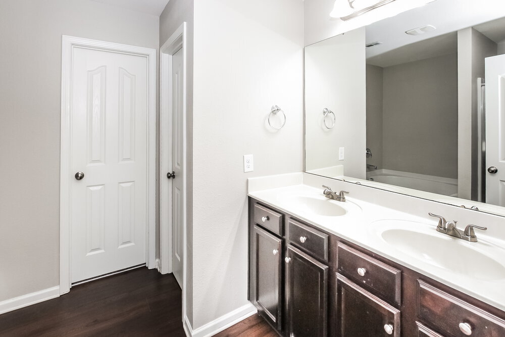 Building Photo - 2836 Meadow Creek Dr