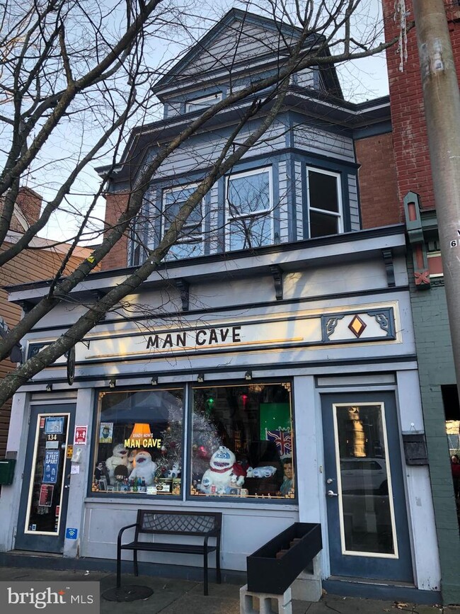 Building Photo - 134 Farnsworth Ave