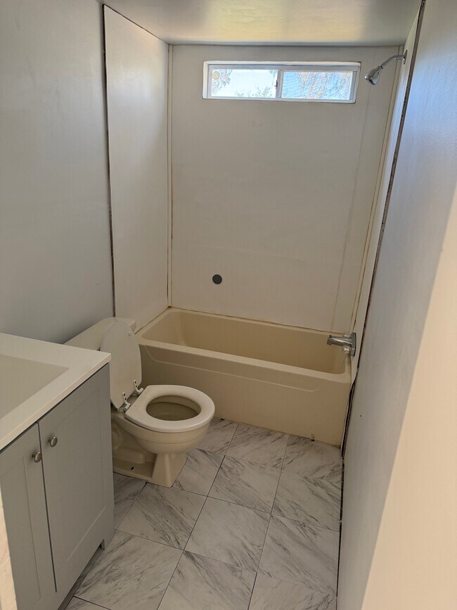 Building Photo - 5554 Lake Buffum Rd