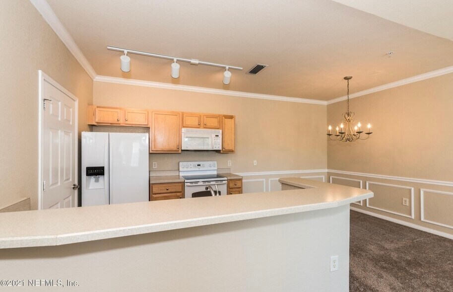 Eat in kitchen - 275 Old Village Center Cir