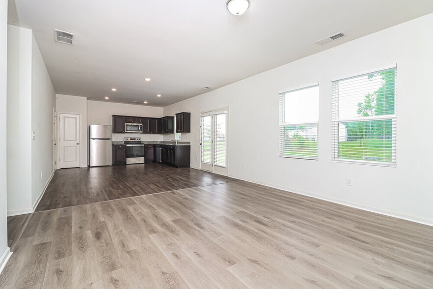 Building Photo - 44 Meriwether Ln