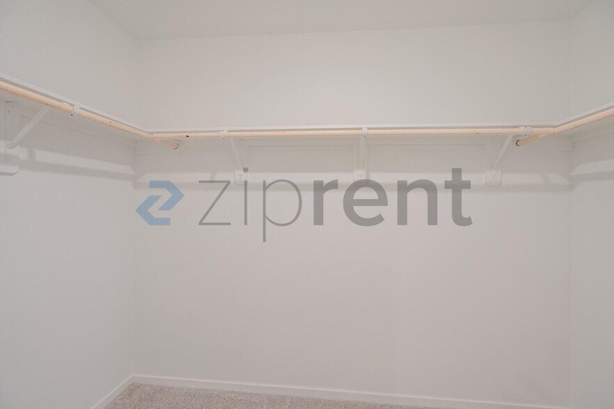 Building Photo - Unit
