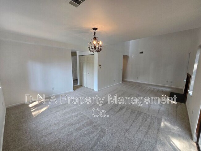 Building Photo - 602 Mountain View Way