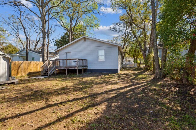 Building Photo - Chic & Modern North Charleston Home with Spacious Backyard