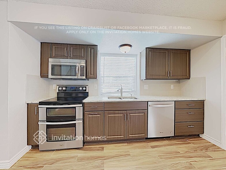 Building Photo - 4431 E 115th Pl