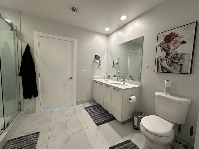 Building Photo - 950 Brickell Bay Dr