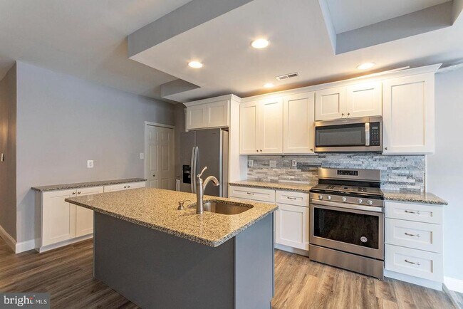 Building Photo - 228 Hermitage St