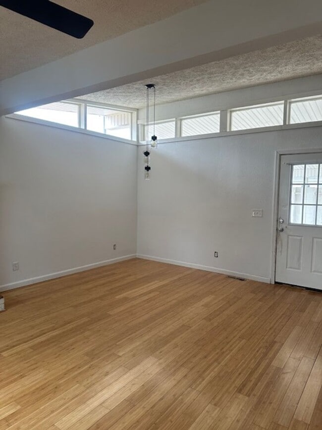 Building Photo - Updated Mid-Century Modern house in South Springfield