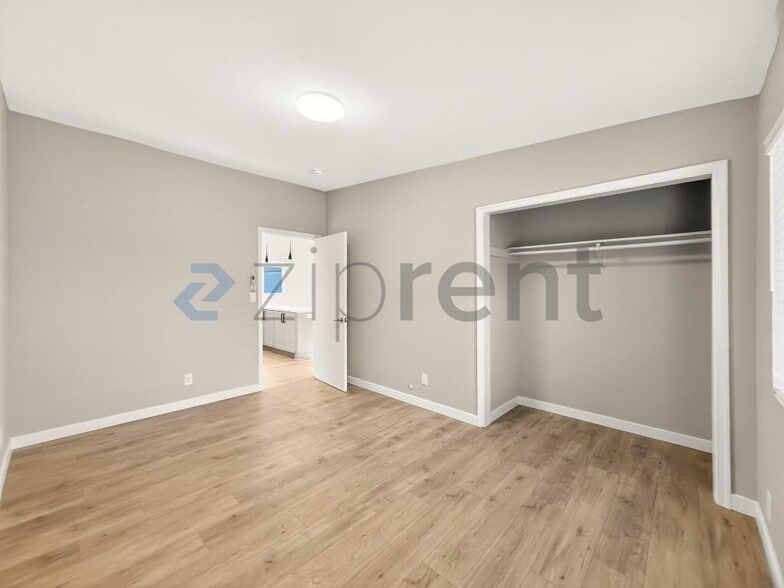 Building Photo - 3233 Easy Ave