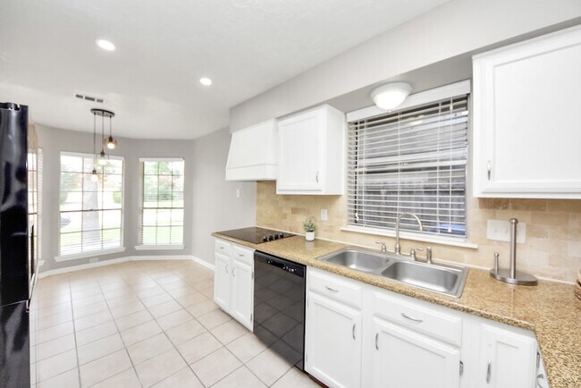Building Photo - 15739 Oak Mountain Dr