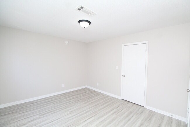 Building Photo - Move-In Ready 1BR/1BA Apartment in NE Pensacola – Close to UWF and West Florida Hospital