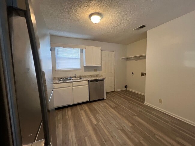 Building Photo - 2 Bedroom, 1 Story Duplex in Gallatin. MOV...