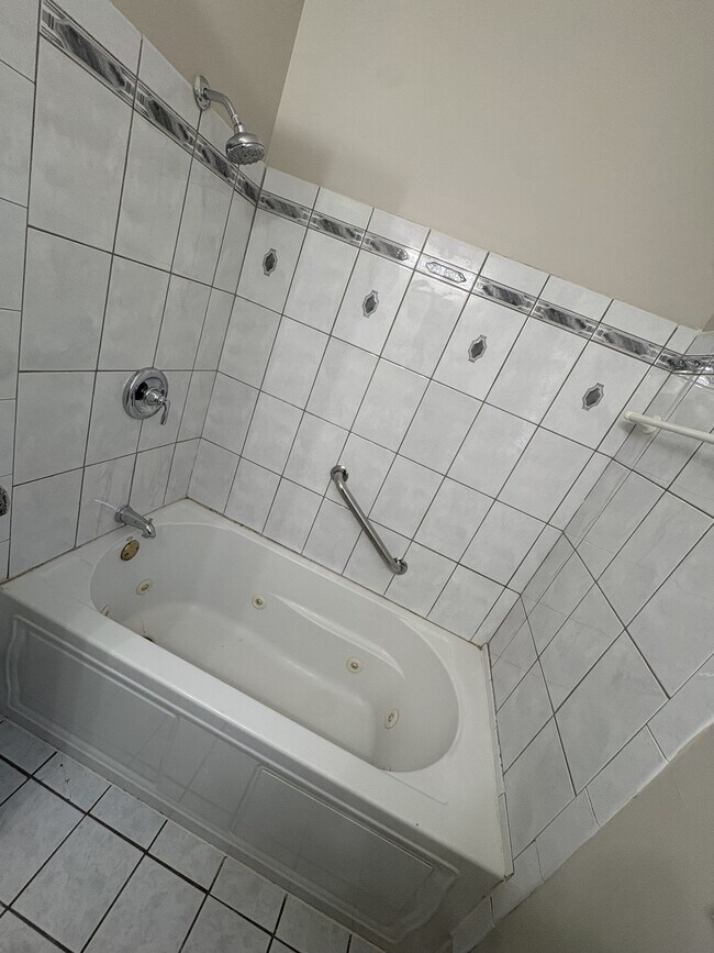 Building Photo - 7607 S Wolcott Ave