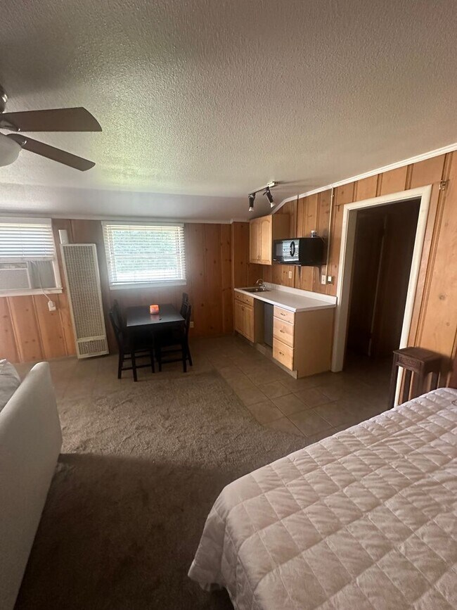 Building Photo - 520-520 Sycamore Ave