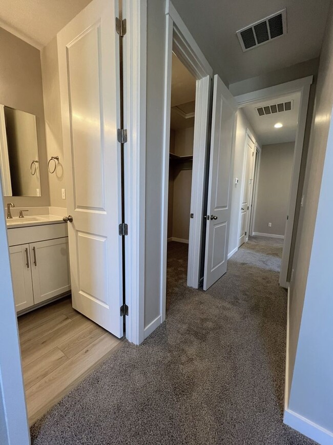 Building Photo - Brand new 3 bed 2.5 bath townhome in Stars...