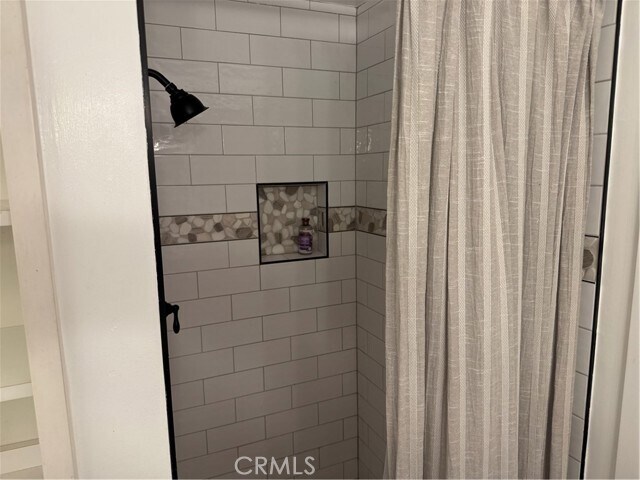 Building Photo - 851 St Clair St