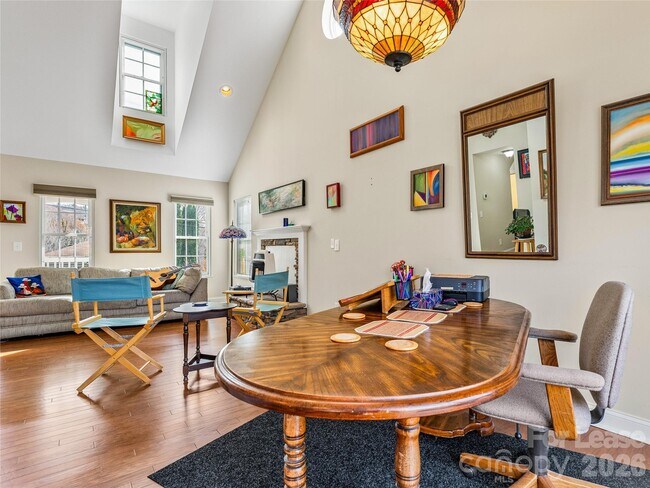 Building Photo - 14 Hildebrand St