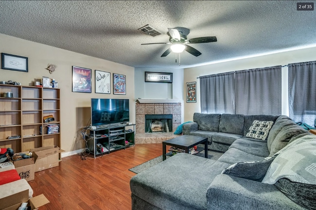 Building Photo - 4510 Lake Haven Dr