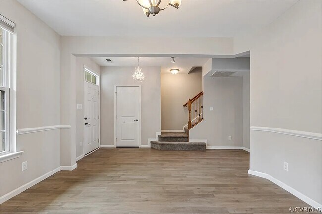 Building Photo - 8127 Creekside Village Dr