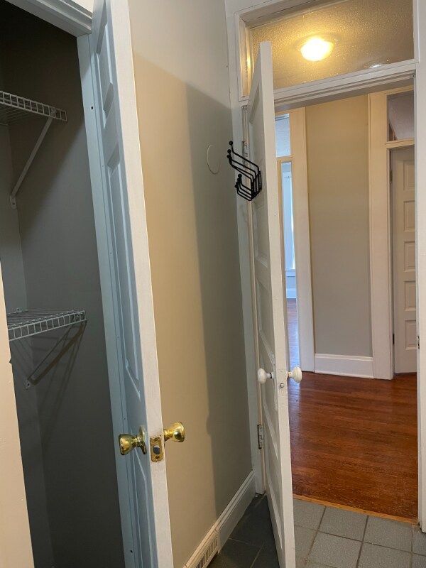 Building Photo - 462 King Ave