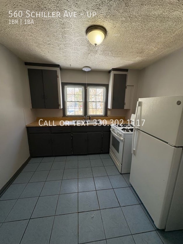 Building Photo - One bedroom one bathroom second level apar...