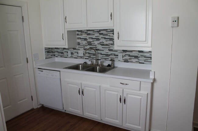 Building Photo - 2 Bedroom 1 Bath Apartment in Shandon (Dup...